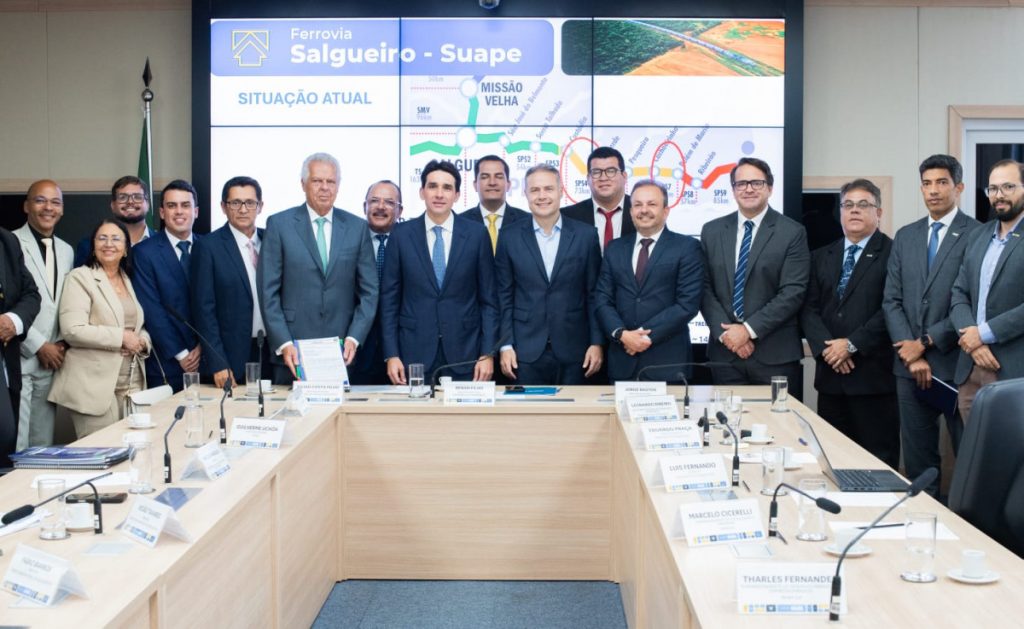 Renan Filho anuncia lançamento de edital para obras na Transnordestina em Pernambuco