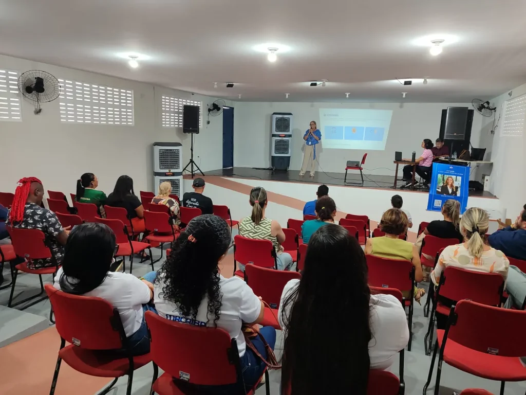 Palestra de Aneida Fulsang aborda acomodações para alunos com autismo nas escolas