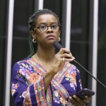 Professores contratados terão direito ao mesmo salário dos concursados