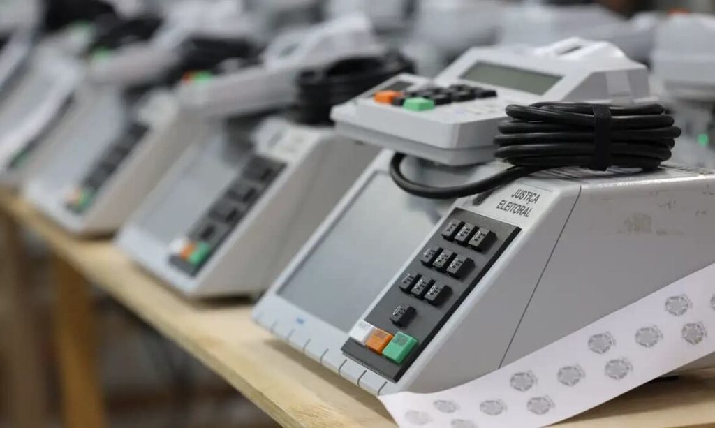 Urnas eletrônicas para as próximas eleições começaram a ser testadas