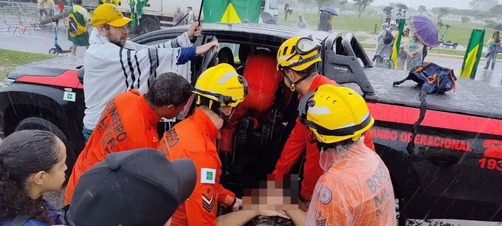 Raio atinge apoiadores de Bolsonaro