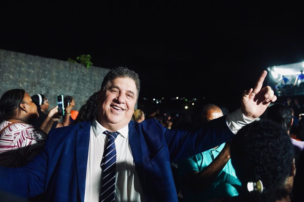 Governo concede licença de rádio para religiosos sectários da família Collins de Jaboatão/PE