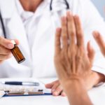 Paciente pode recusar medicações e atendimento médico por estudantes